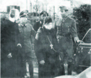 Il gen. Frido von Senger und Etterlin e l’abate Gregorio Diamare il 17 febraio 1944 nei pressi del Comando tedesco a Castelmassimo di Veroli.