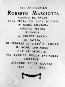 Lapide a ricordo di Roberto Margiotta nel Cimitero di Cervaro.