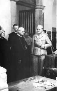 Montecassino 19 ottobre 1943. L’abate Diamare con il ten. col. Julius Schlegel.